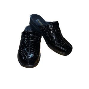 •INGARÖ• NIB black slip on style shoes. Size 9
